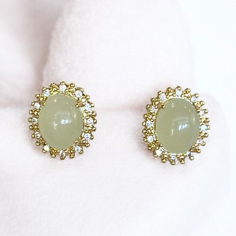 Queen’s Treasure Earring Studs